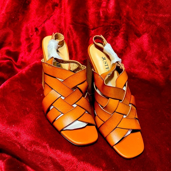 Gorgeous Leather Strappy 4” Heel Sandals Size: 7.5 *NEW* - Picture 1 of 6